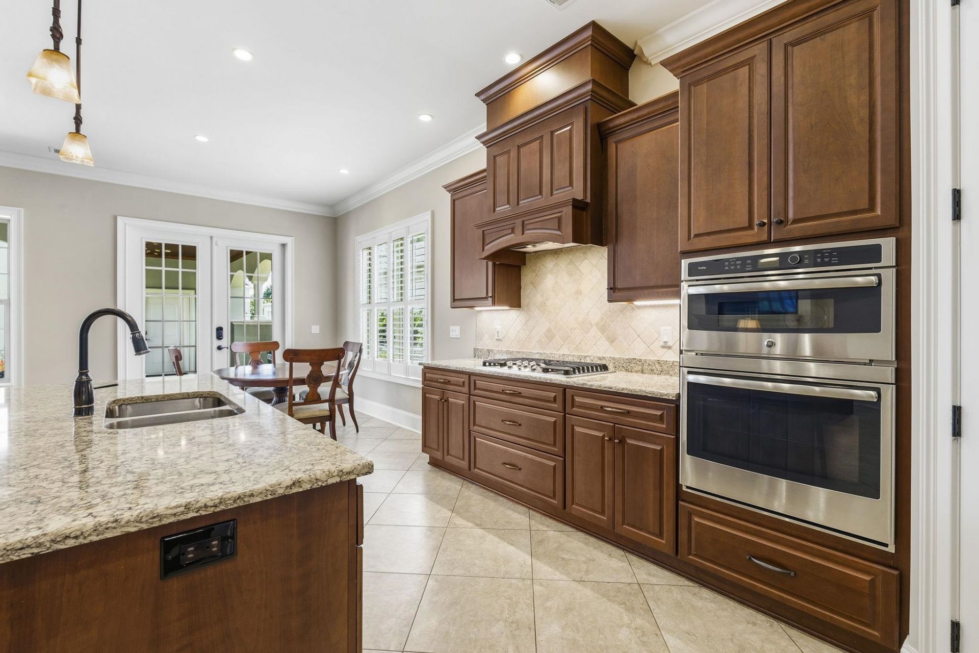 909 Bluffview Dr. Photo 12