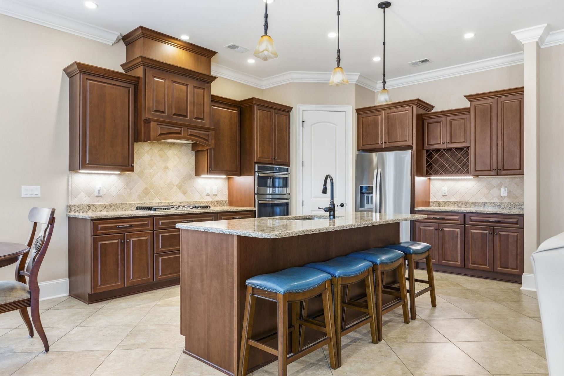 909 Bluffview Dr. Photo 17