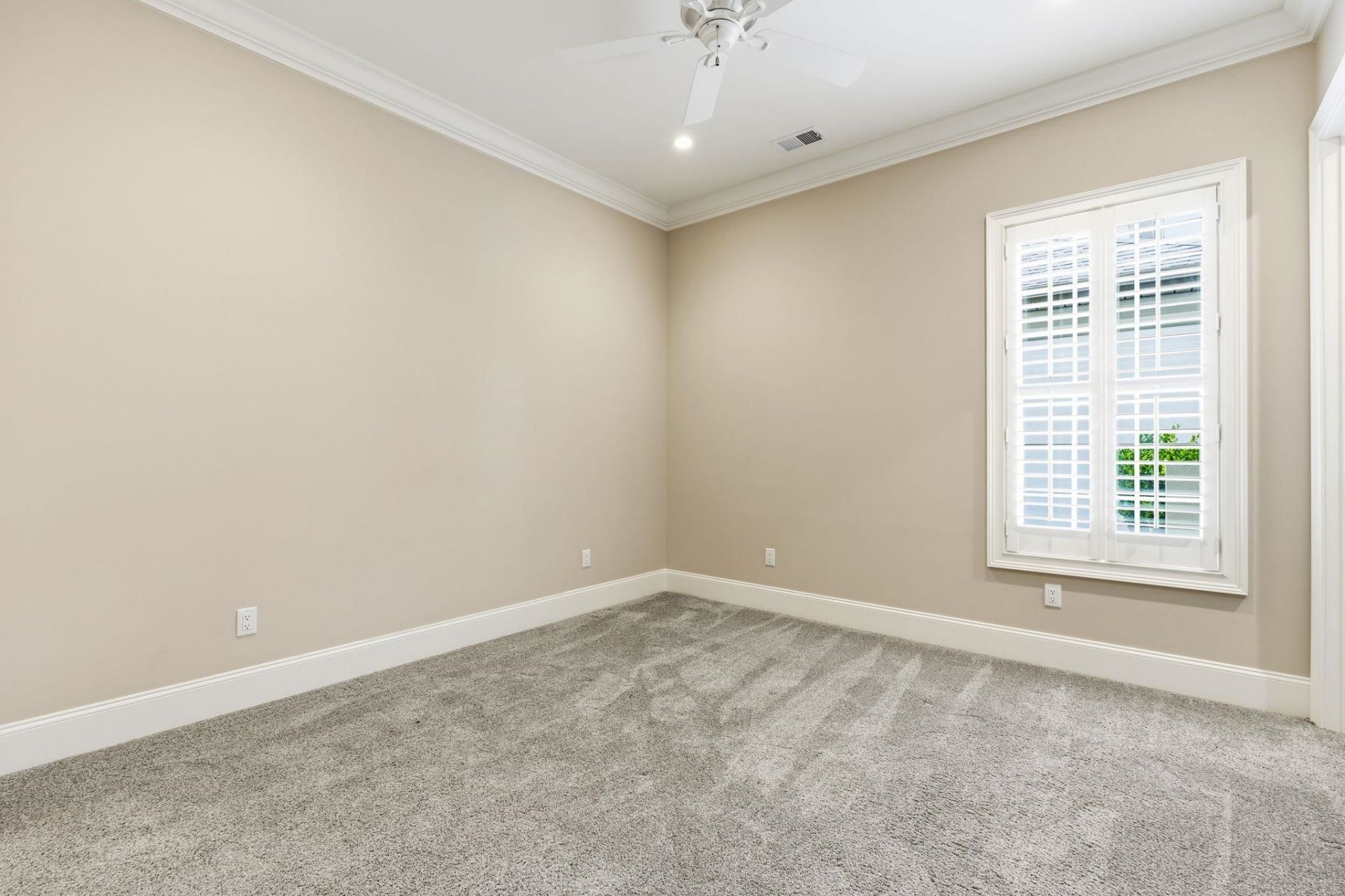 909 Bluffview Dr. Photo 32