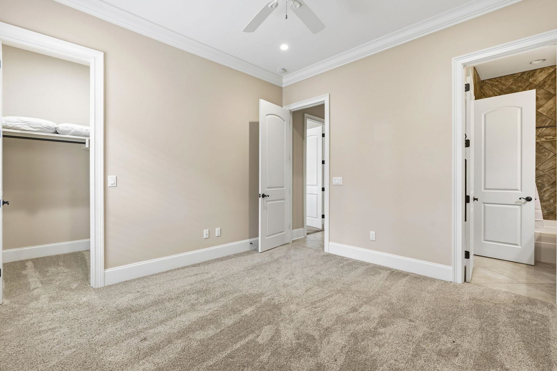 909 Bluffview Dr. Photo 33