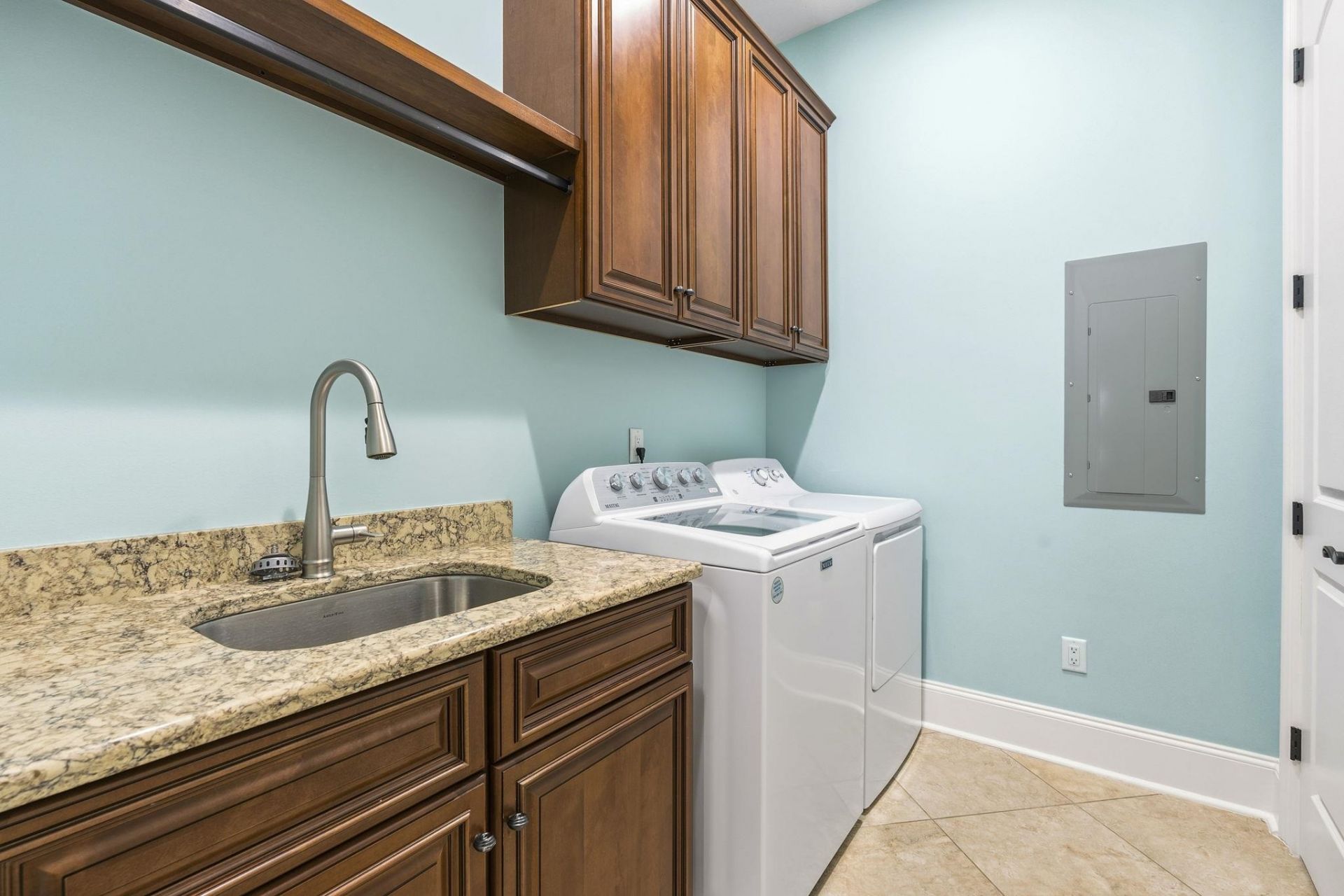 909 Bluffview Dr. Photo 36