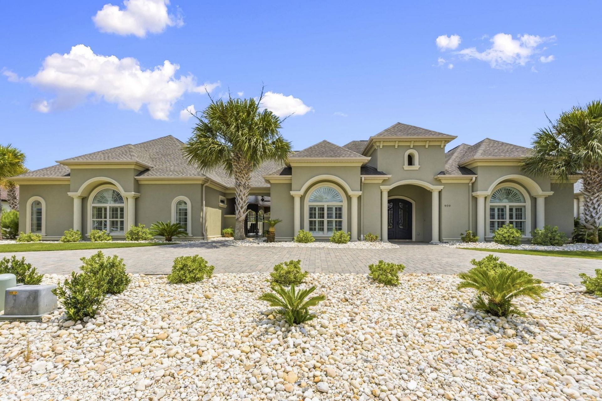 909 Bluffview Dr. Photo 51