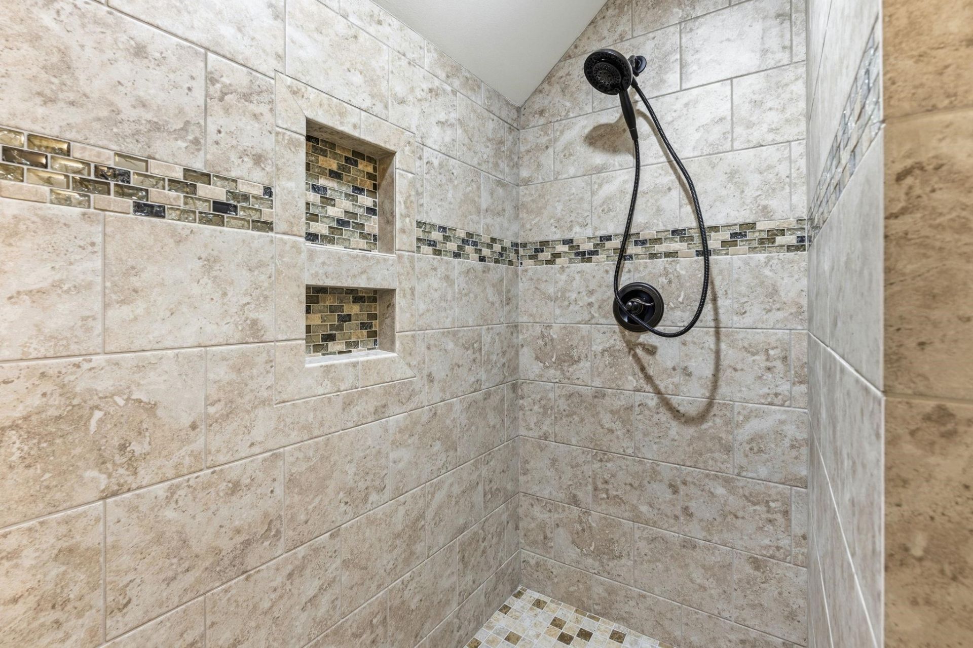 909 Bluffview Dr. Photo 55