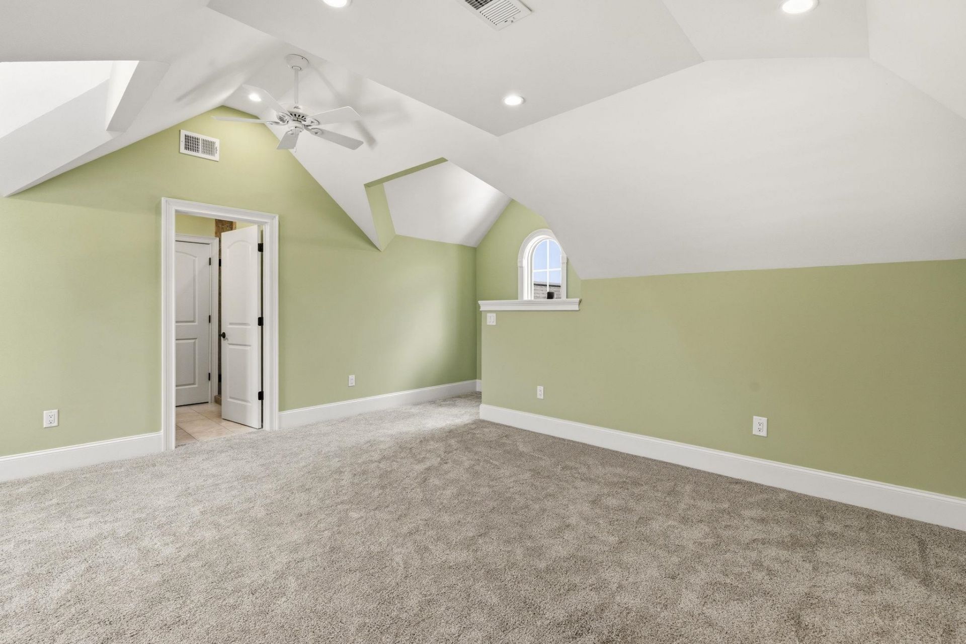 909 Bluffview Dr. Photo 57