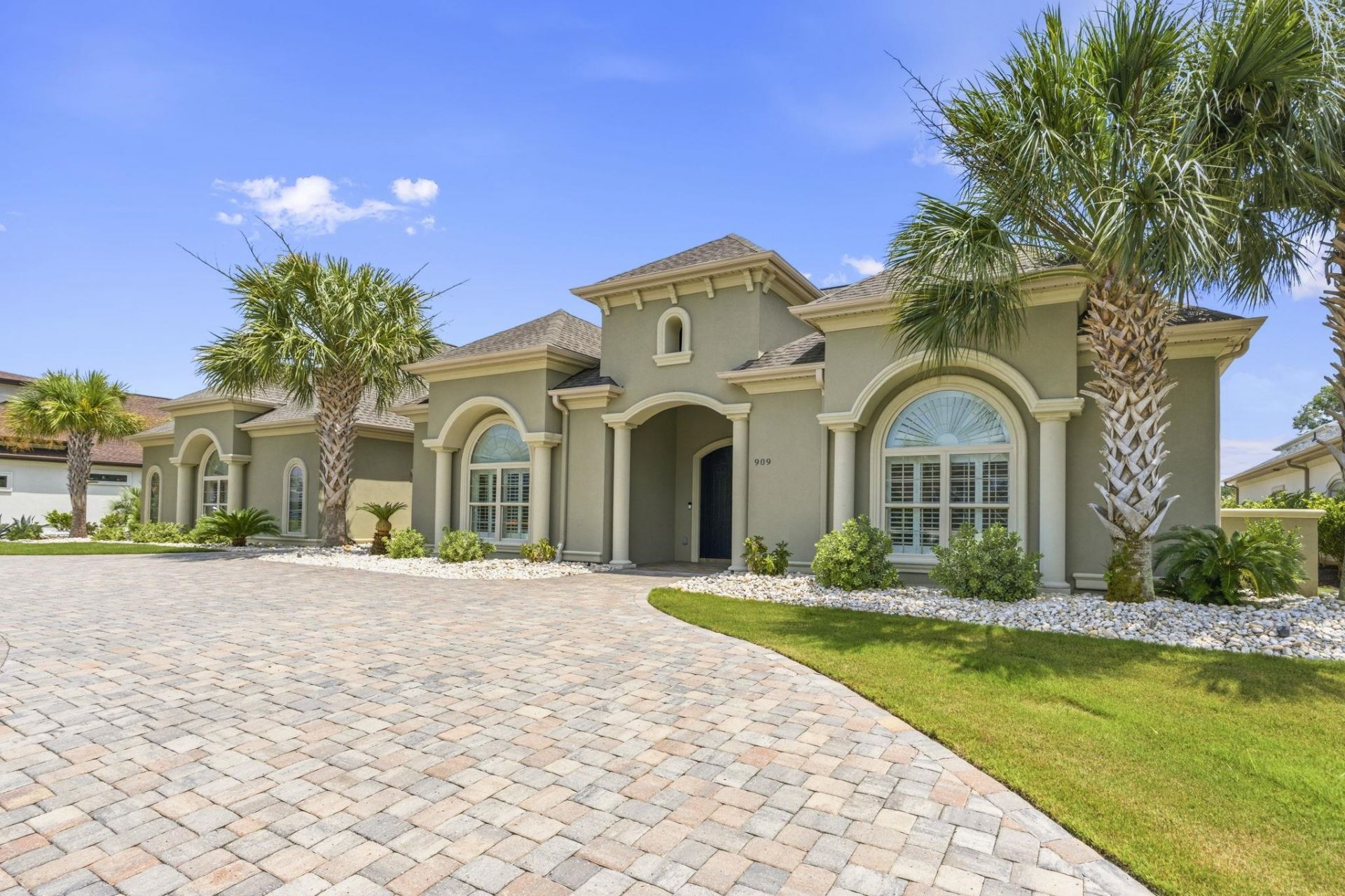 909 Bluffview Dr. Photo 82