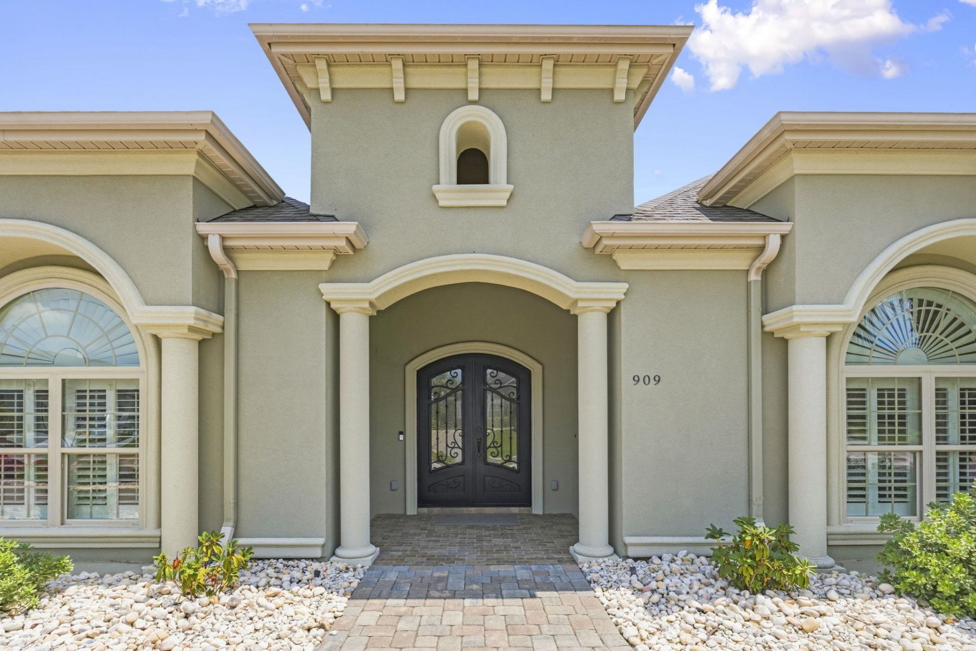 909 Bluffview Dr. Photo 85