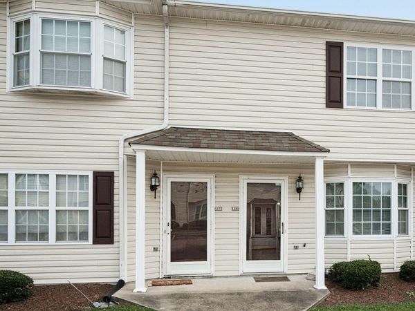 1201 Freeland Lane , Unit J8, Winterville, NC 28590