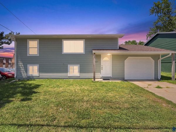 317 S Sycamore Ave, Sioux Falls, SD 57110