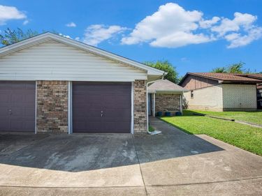 6819 W Cleburne Road , Fort Worth, TX 76133