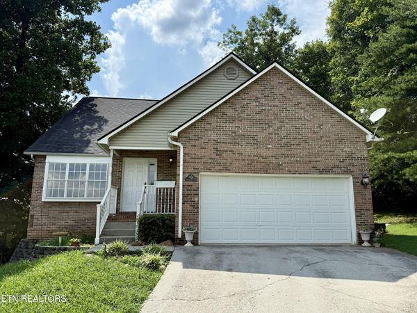 1004 Sugar Creek Lane, Knoxville, TN 37920