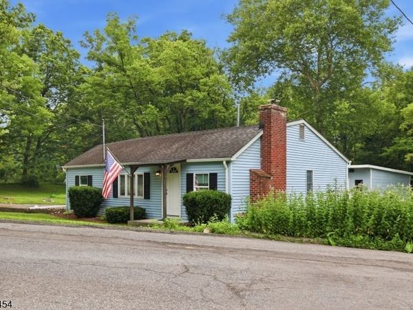 312 6Th St, Belvidere, NJ 07823