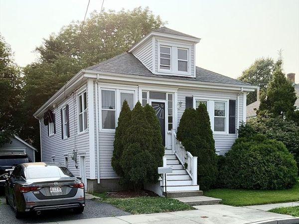 82 Francis St, Fairhaven, MA 02719