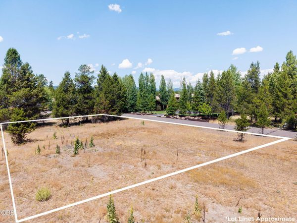 56835 Nest Pine Drive, Bend, OR 97707