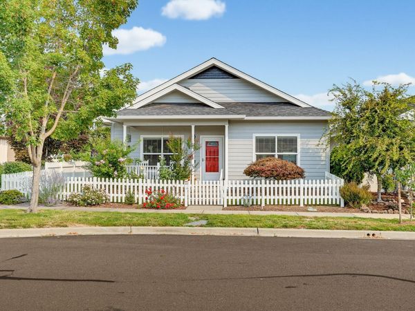 684 Golden Peak Drive, Central Point, OR 97502