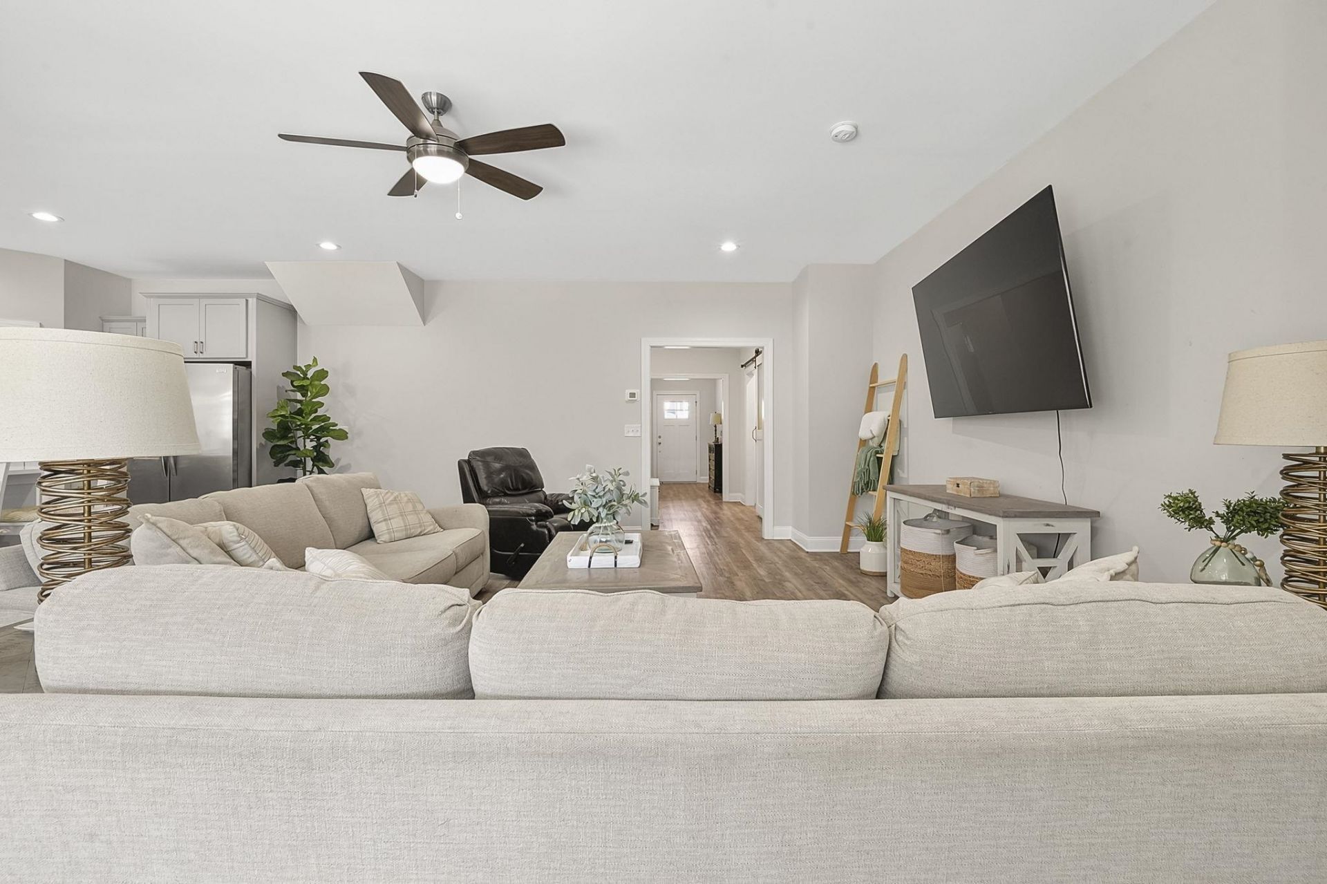 420 Retriever Ct.  Photo 8