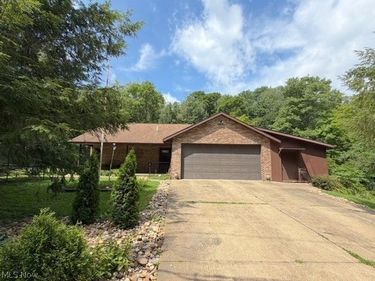 10570 Welton Road NE, Bolivar, OH 44612