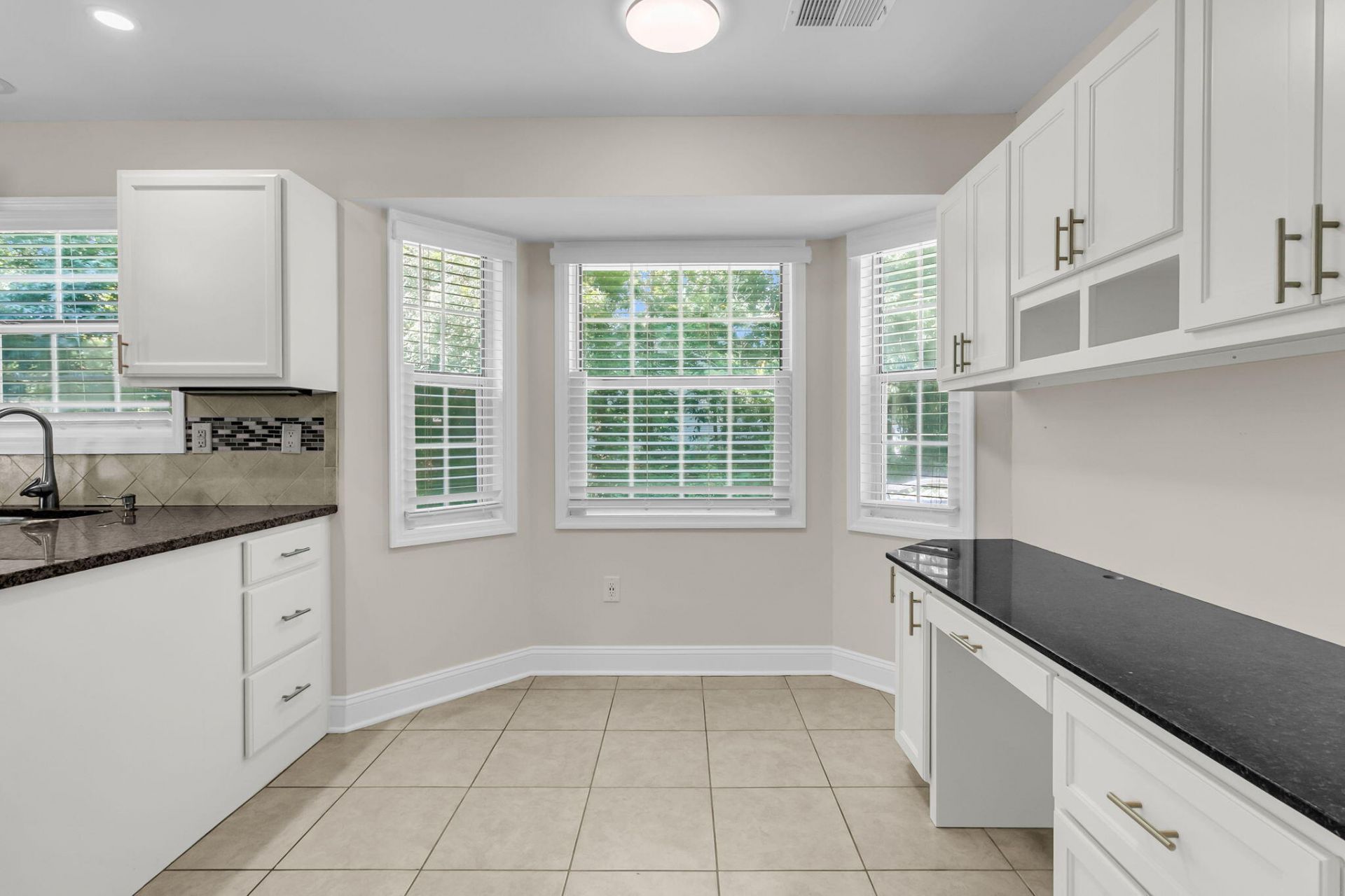 8354 Longridge Road Photo 12