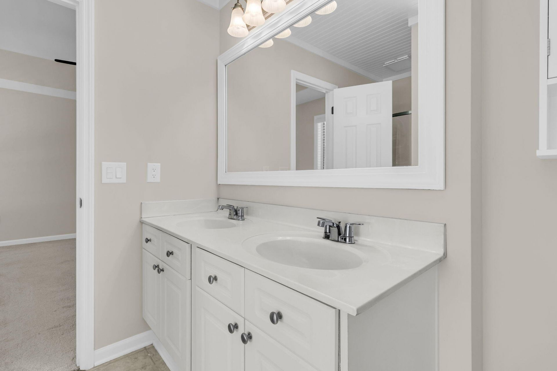 8354 Longridge Road Photo 21