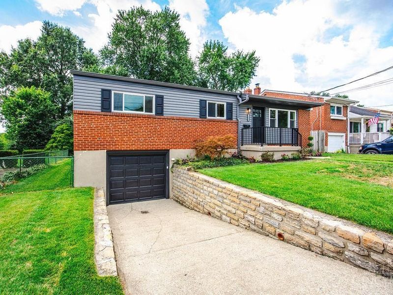 5499 Woodhaven Drive, Green Township, OH 45248 Photo 3