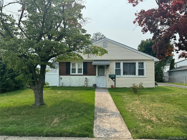 418 Wellington Road , East Meadow, NY 11554