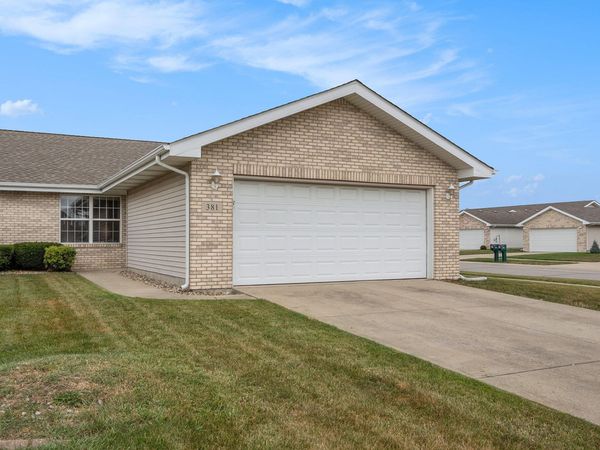 381 Golden Oak Drive, Crown Point, IN 46307