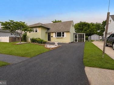 20 MERRY ROAD , NEWARK, DE 19713
