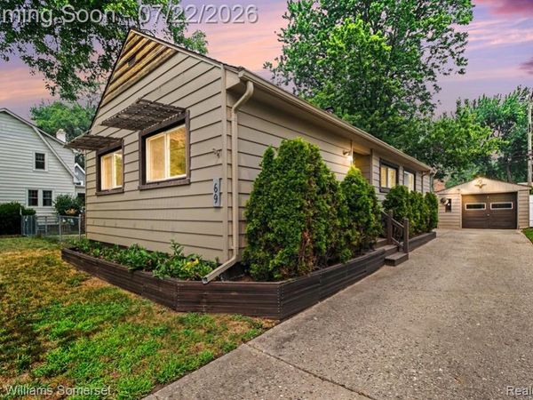 69 E Annabelle Avenue, Hazel Park, MI 48030