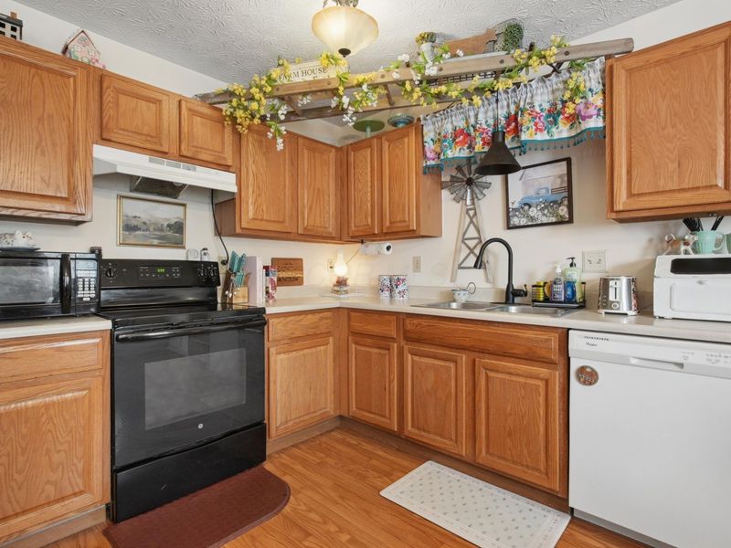 538 Thompson Avenue , Ashville, OH 43103 Photo 11