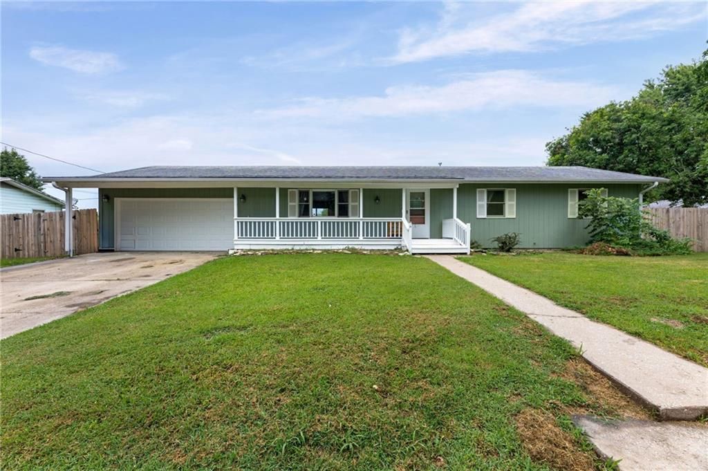 542 S Hayes Street, Garnett, KS 66032 Main Photo