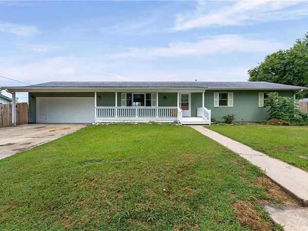 542 S Hayes Street, Garnett, KS 66032