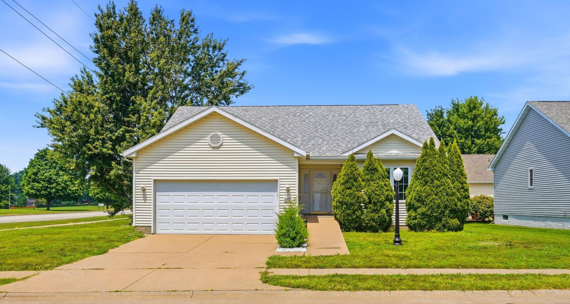 2923 Patrick Ln, Muscatine, IA 52761 Main Photo