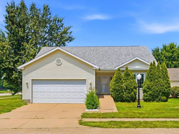 2923 PATRICK LN, Muscatine, IA 52761