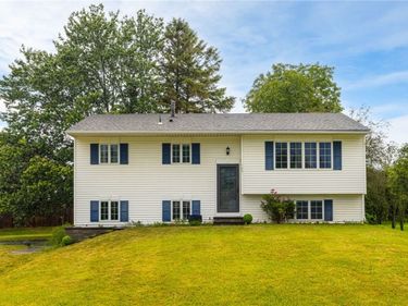 125 Authors Avenue , Henrietta, NY 14467