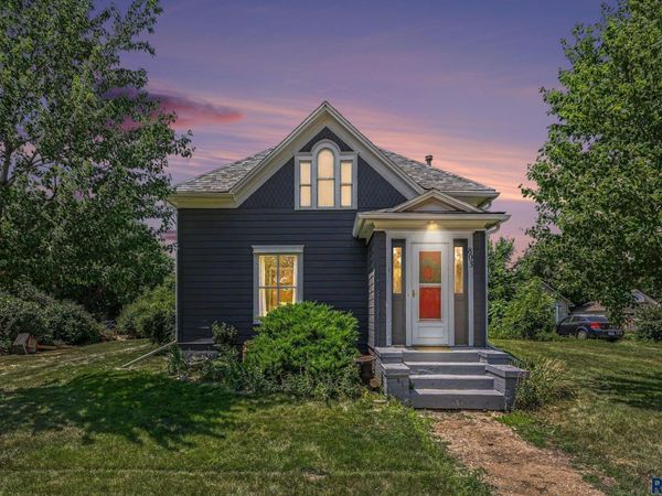 803 N Egan Ave, Madison, SD 57042