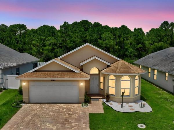 9760 Palm Breezes Dr , Fort Pierce, FL 34945