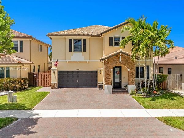 10445 SW 226th St, Cutler Bay, FL 33190