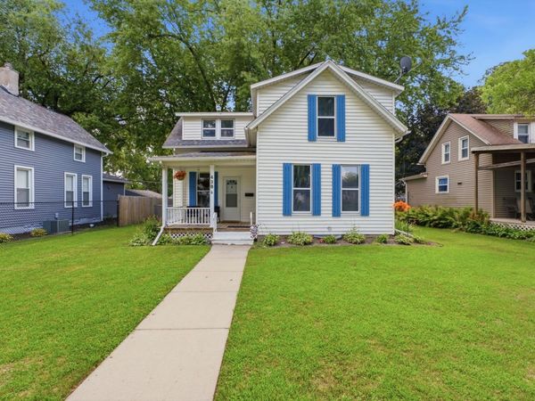 438 49th Street , Moline, IL 61265