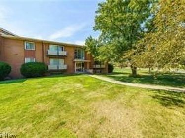 21881 River Oaks Drive, Rocky River, OH 44116