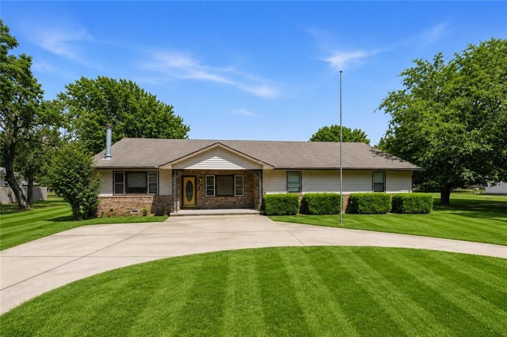 2710 N Michigan Street, Pittsburg, KS 66762 Main Photo