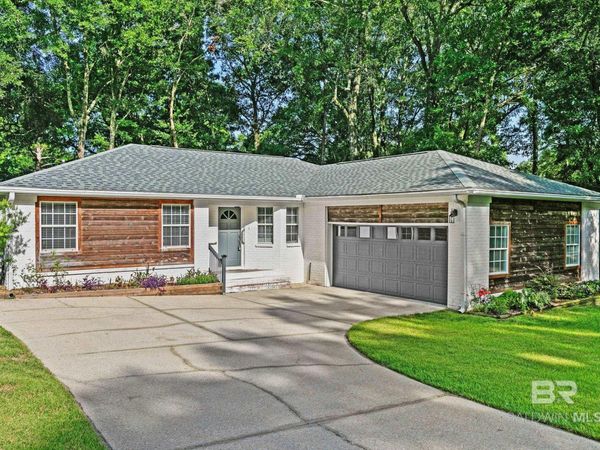 303 S Greenbriar Circle, Daphne, AL 36526