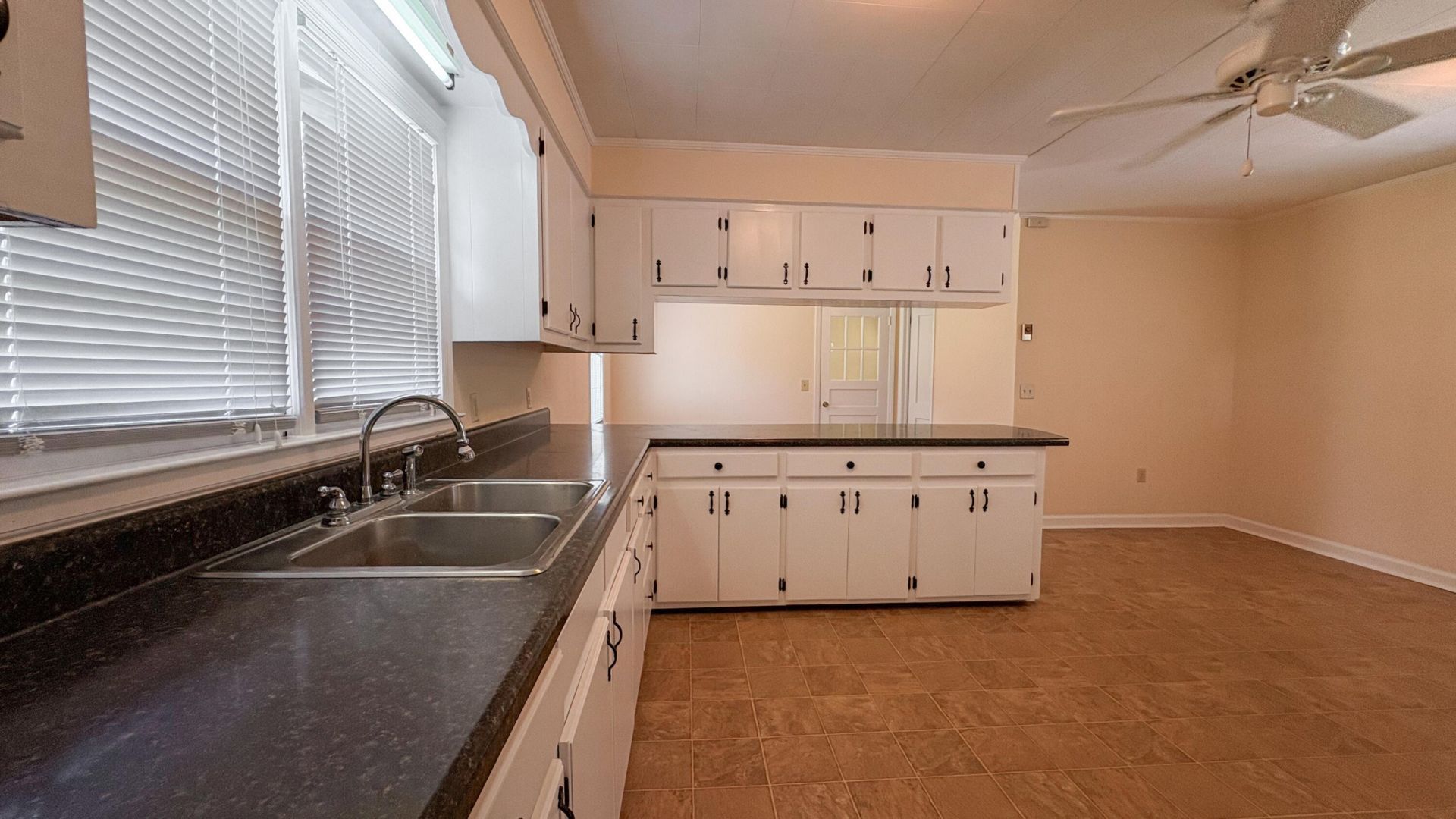 208 George Street Photo 6