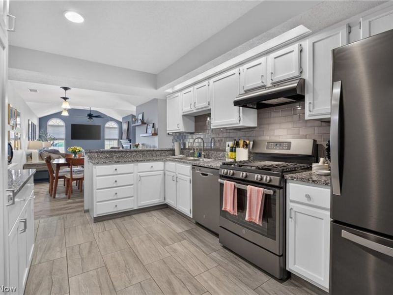 695 E Western Reserve Road , Unit 2003, Poland, OH 44514 Photo 11
