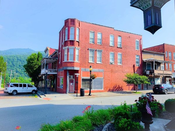 301 Temple, Hinton, WV 25951