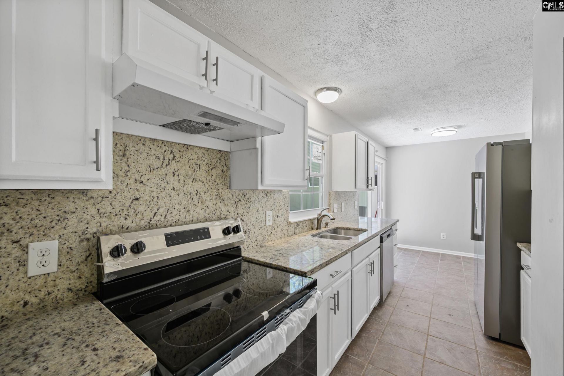 114 Woodspur Road  Photo 5