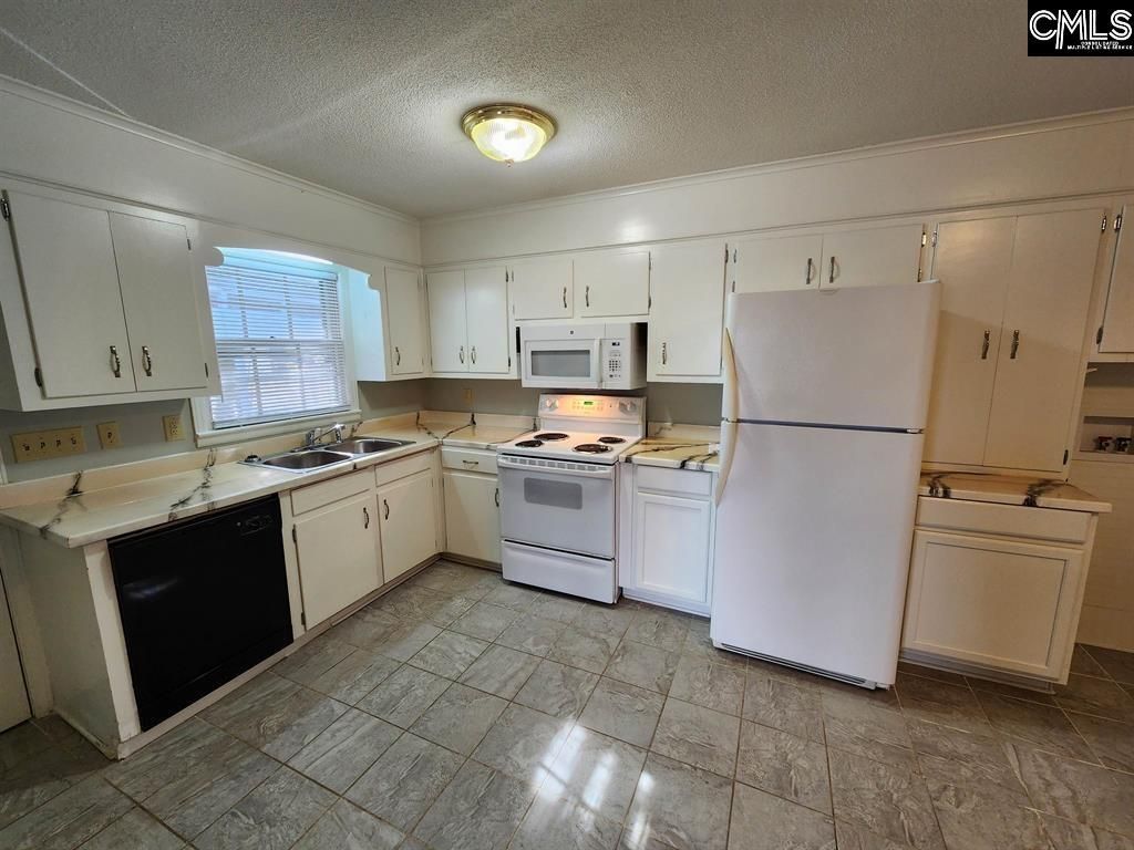 321 Kilbourne Road  Photo 4