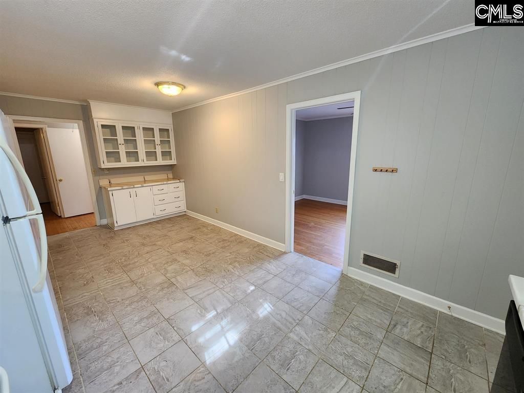 321 Kilbourne Road  Photo 5