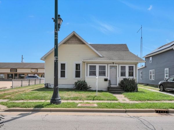 46 N Locust Street , Manteno, IL 60950