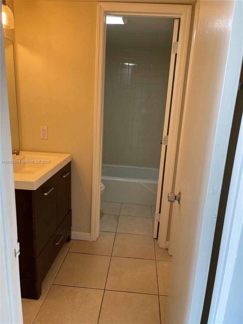 4222 Inverrary Blvd, Unit 4512, Lauderhill, FL 33319 Photo