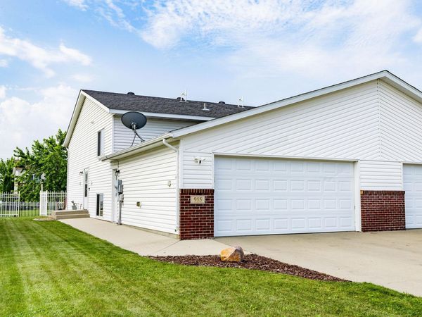 955 42nd Avenue W, West Fargo, ND 58078
