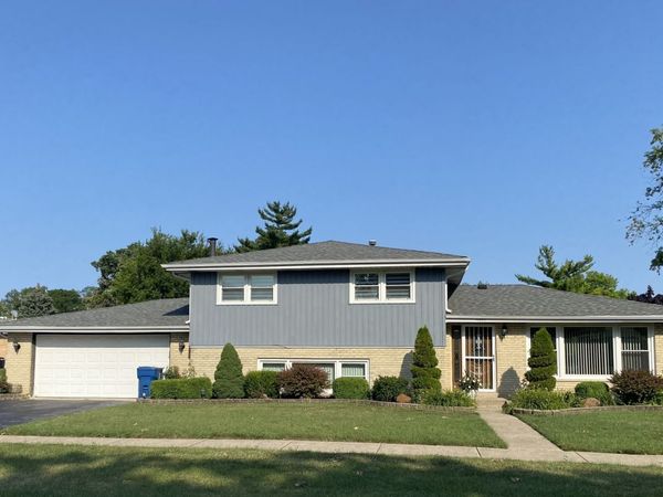 10507 S Terry Drive, Palos Hills, IL 60465